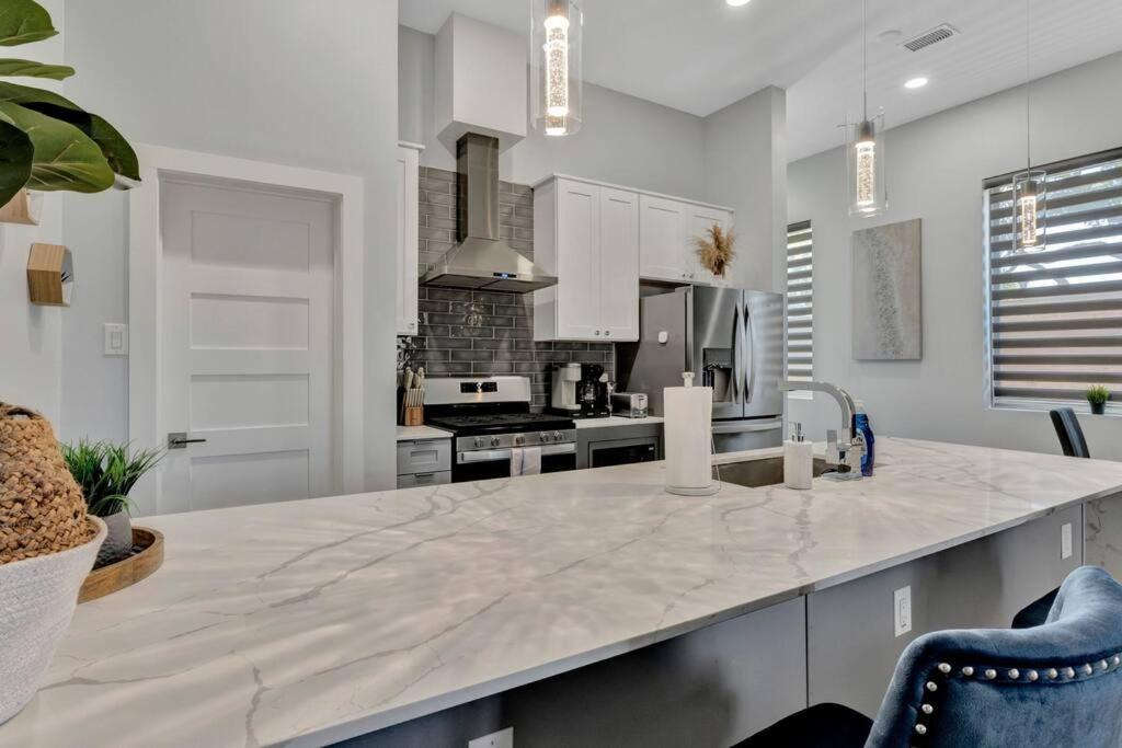 6-min From Aa Arena L Modern Near Downtown Dallas