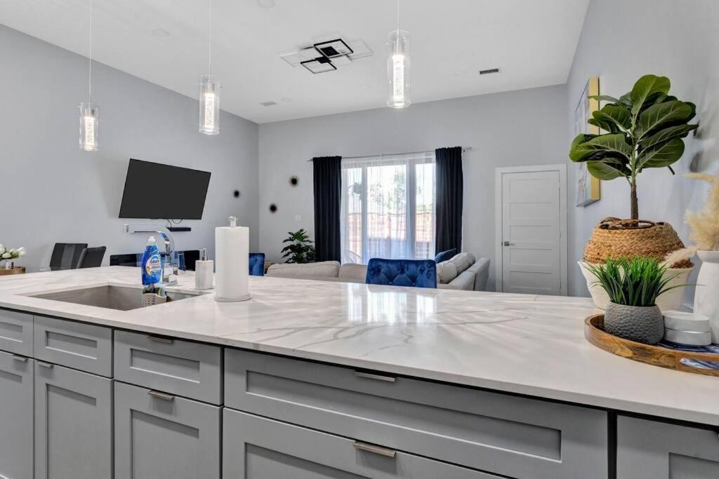 6-min From Aa Arena L Modern Near Downtown Dallas