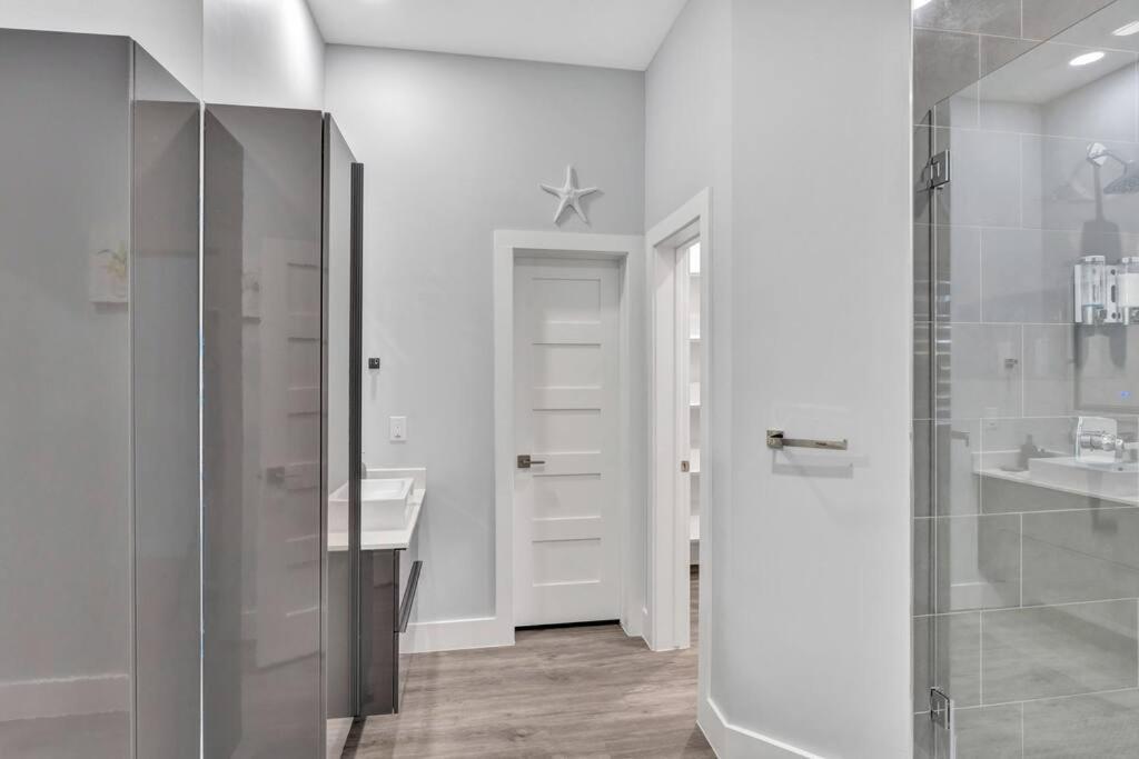 6-min From Aa Arena L Modern Near Downtown *