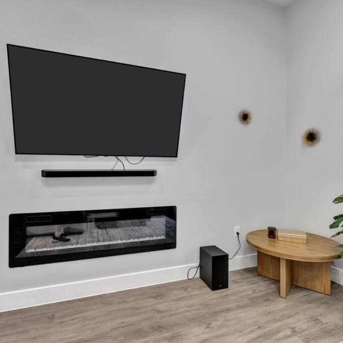 6-min From Aa Arena L Modern Near Downtown *