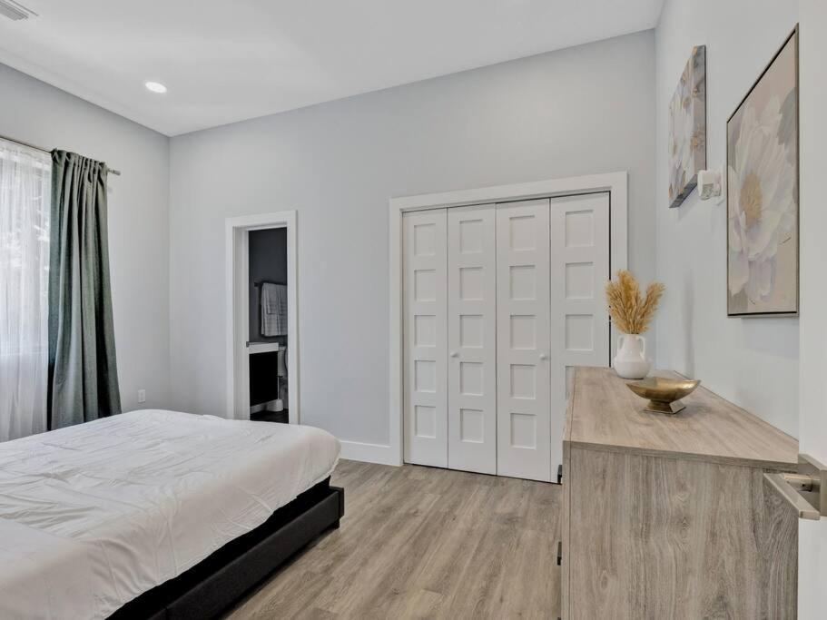 Holiday home 6-min From Aa Arena L Modern Near Downtown *