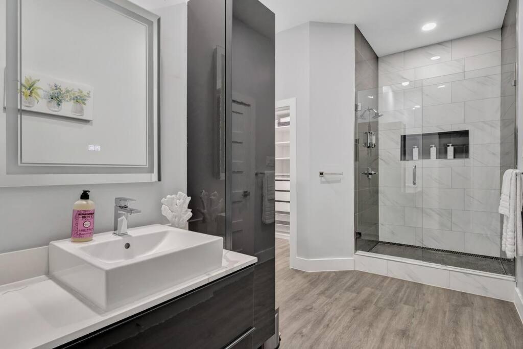 6-min From Aa Arena L Modern Near Downtown Holiday home Dallas