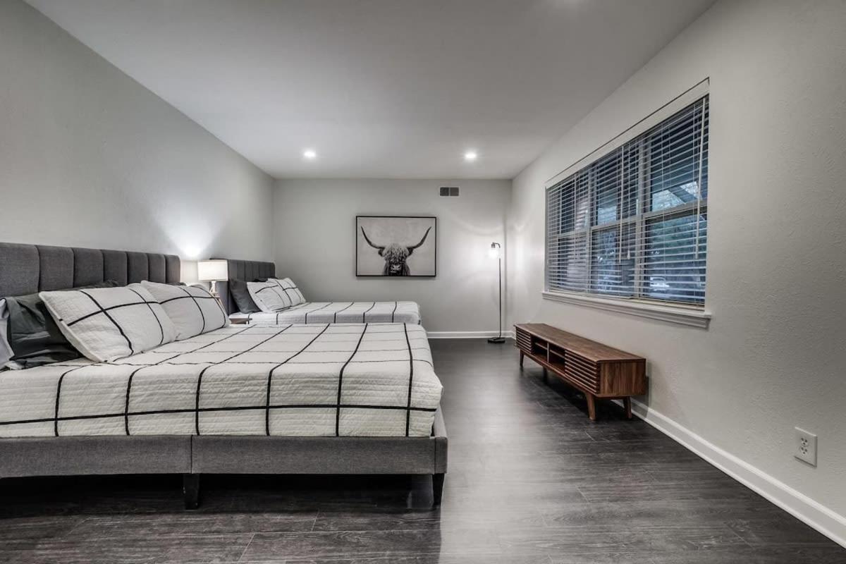 5-bd 2-ba Spring Valley Park W Backyard Fun * Dallas