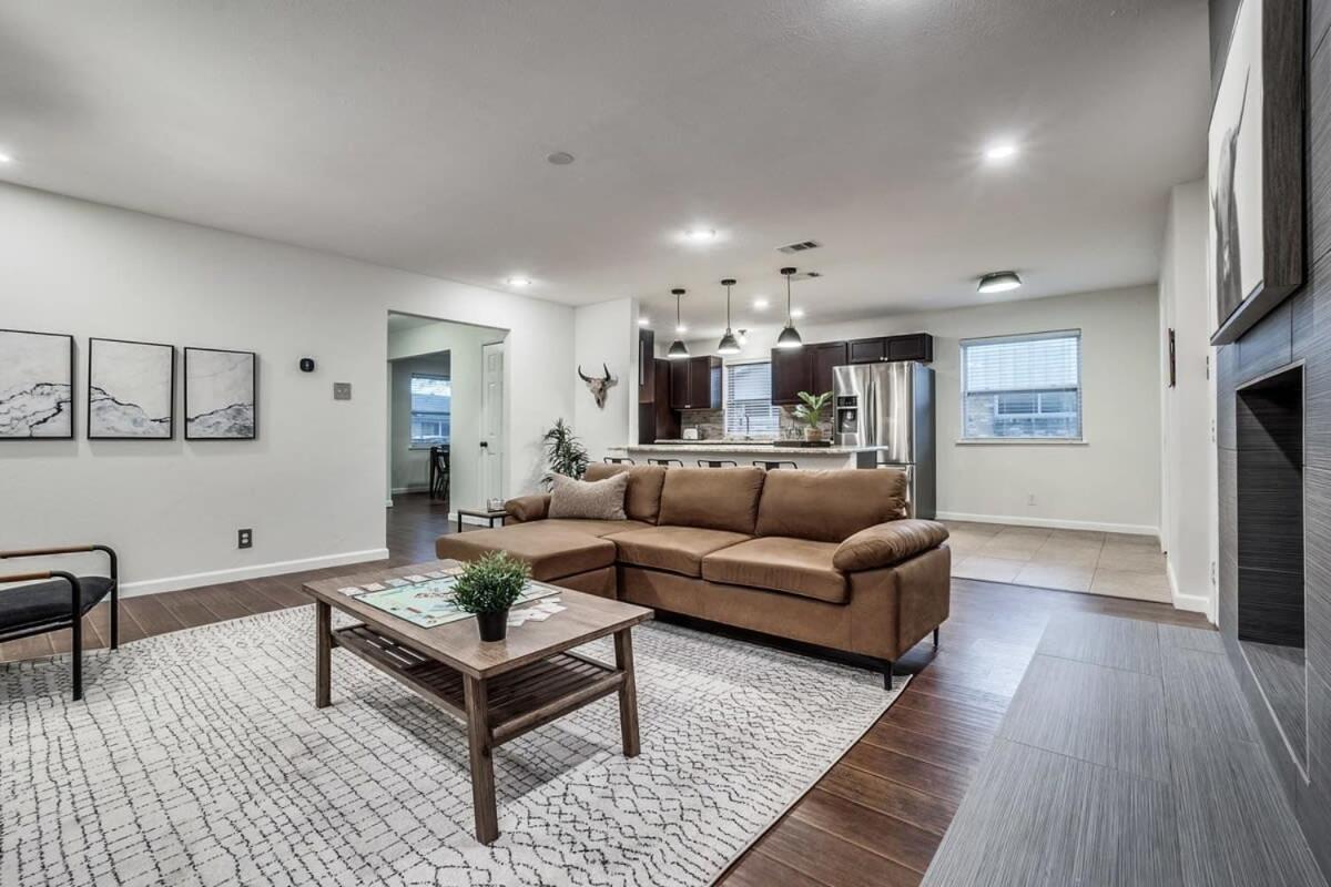 5-bd 2-ba Spring Valley Park W Backyard Fun * Dallas