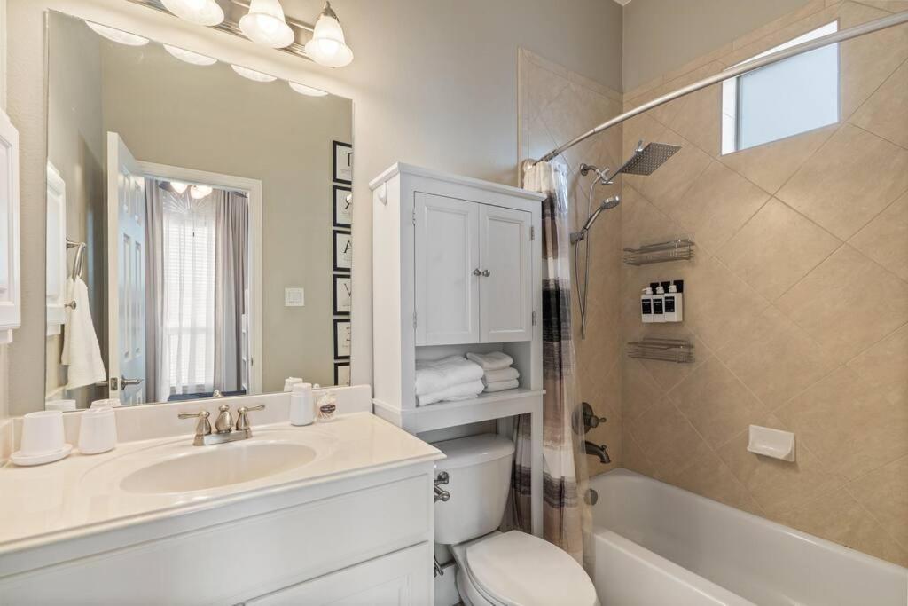 Farmers Market 3 Bd Townhome W Rooftop Terrace Apartment *