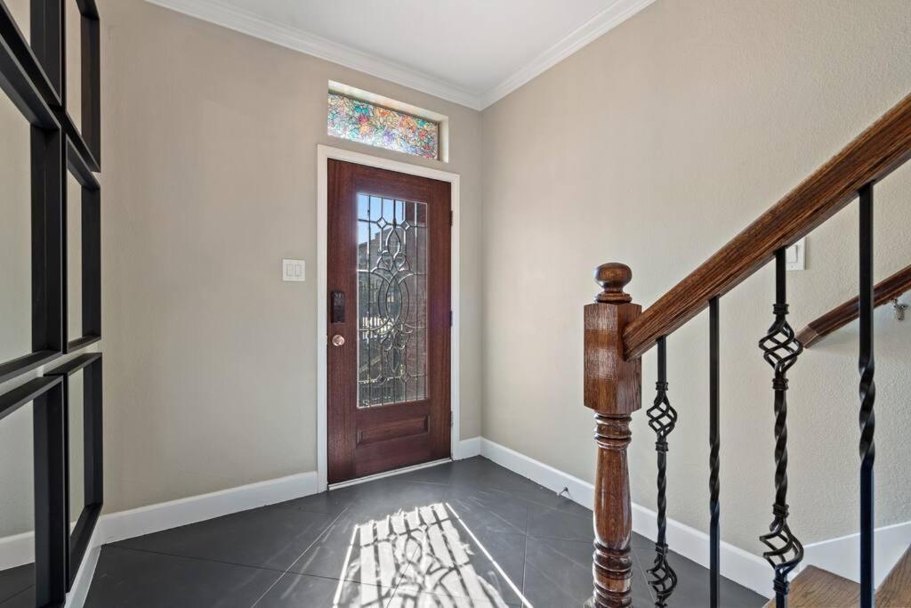 Farmers Market 3 Bd Townhome W Rooftop Terrace Apartment