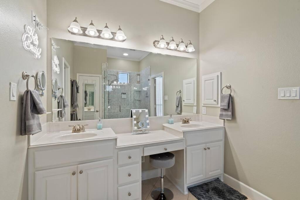 Farmers Market 3 Bd Townhome W Rooftop Terrace