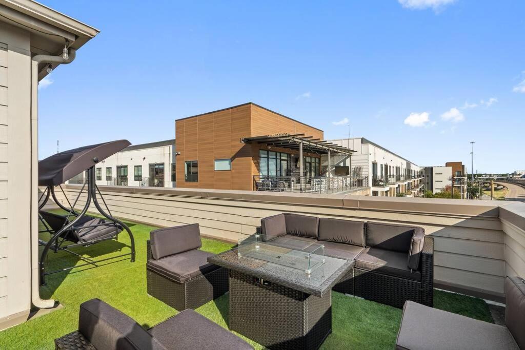 Farmers Market 3 Bd Townhome W Rooftop Terrace Apartment *