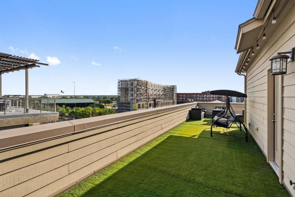 Farmers Market 3 Bd Townhome W Rooftop Terrace *