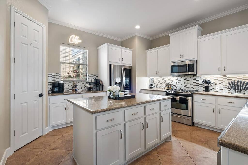 Farmers Market 3 Bd Townhome W Rooftop Terrace