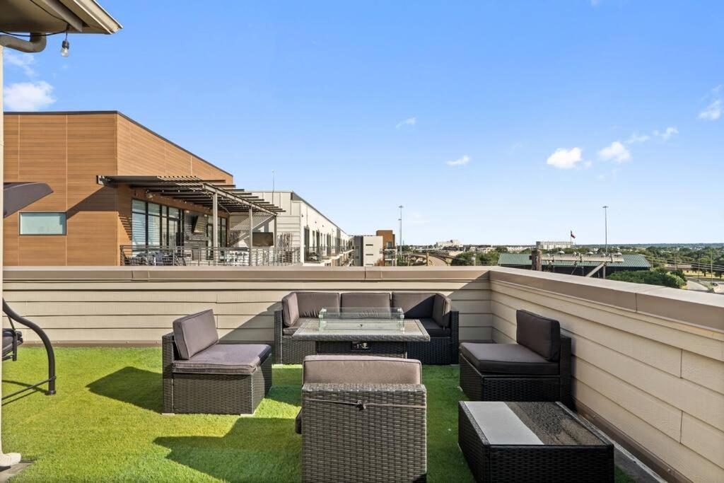 Apartment Farmers Market 3 Bd Townhome W Rooftop Terrace *