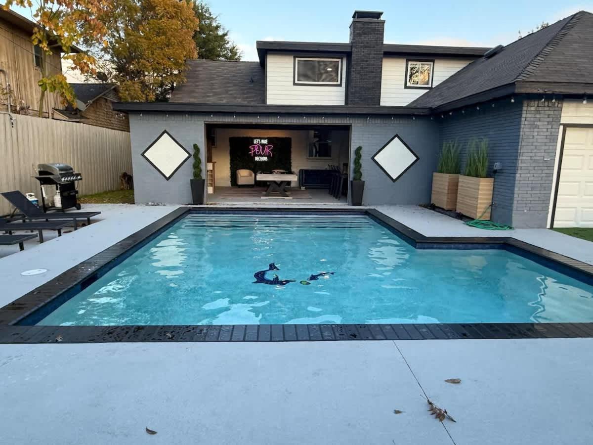 Family Paradise Playhouse Includes Pool And Gameroom * Dallas