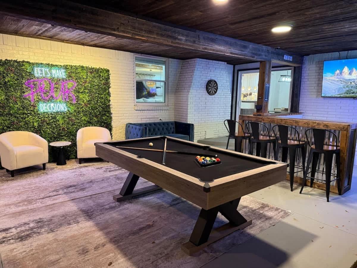 Family Paradise Playhouse Includes Pool And Gameroom Holiday home *