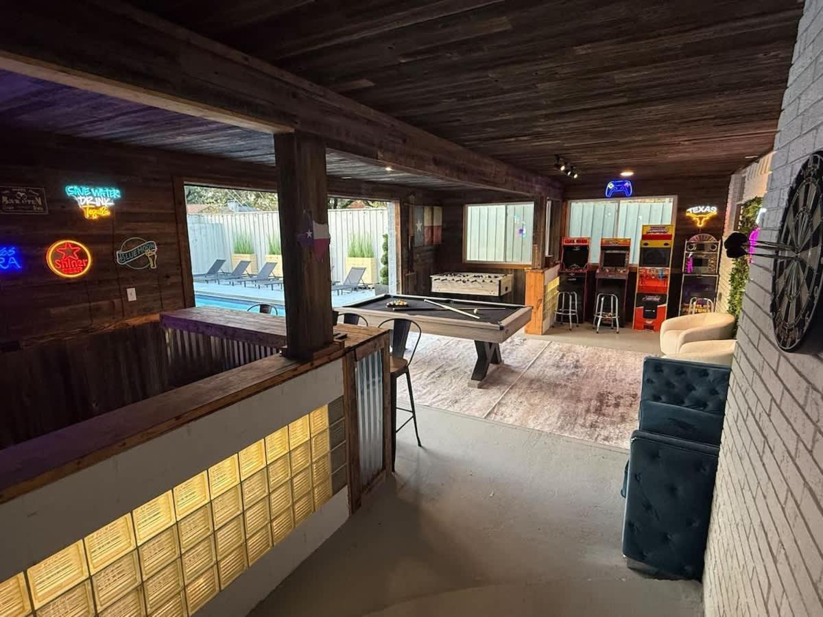 Family Paradise Playhouse Includes Pool And Gameroom Dallas