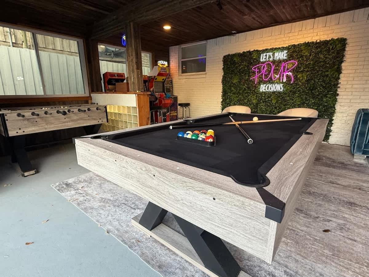 Family Paradise Playhouse Includes Pool And Gameroom * Dallas