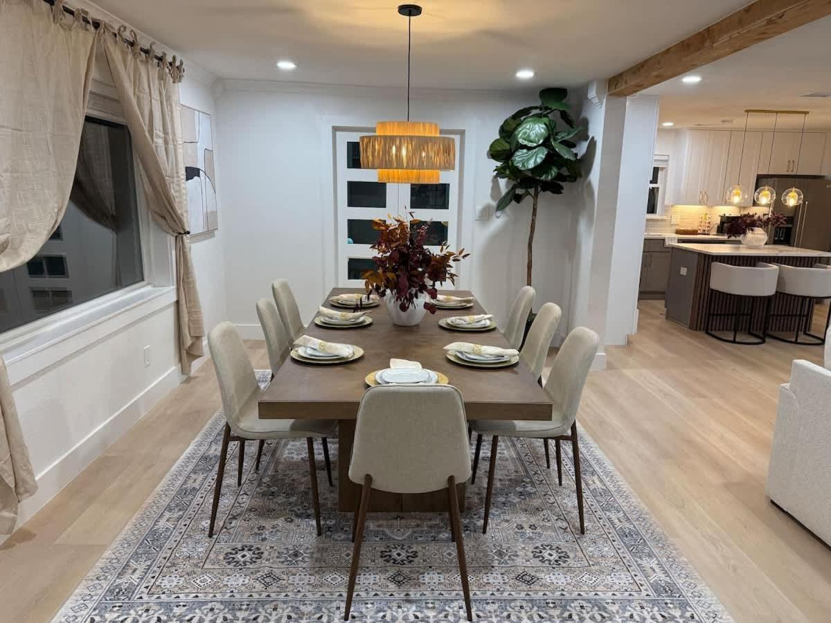 Family Paradise Playhouse Includes Pool And Gameroom Holiday home