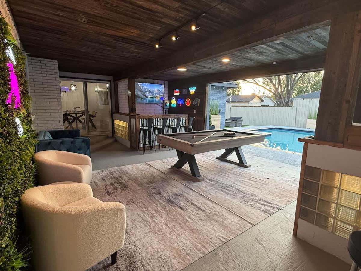 Family Paradise Playhouse Includes Pool And Gameroom Holiday home *