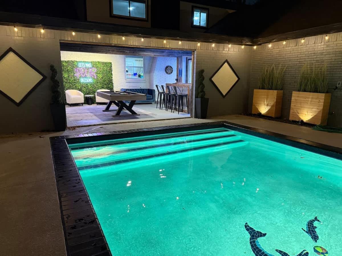 Family Paradise Playhouse Includes Pool And Gameroom Holiday home Dallas