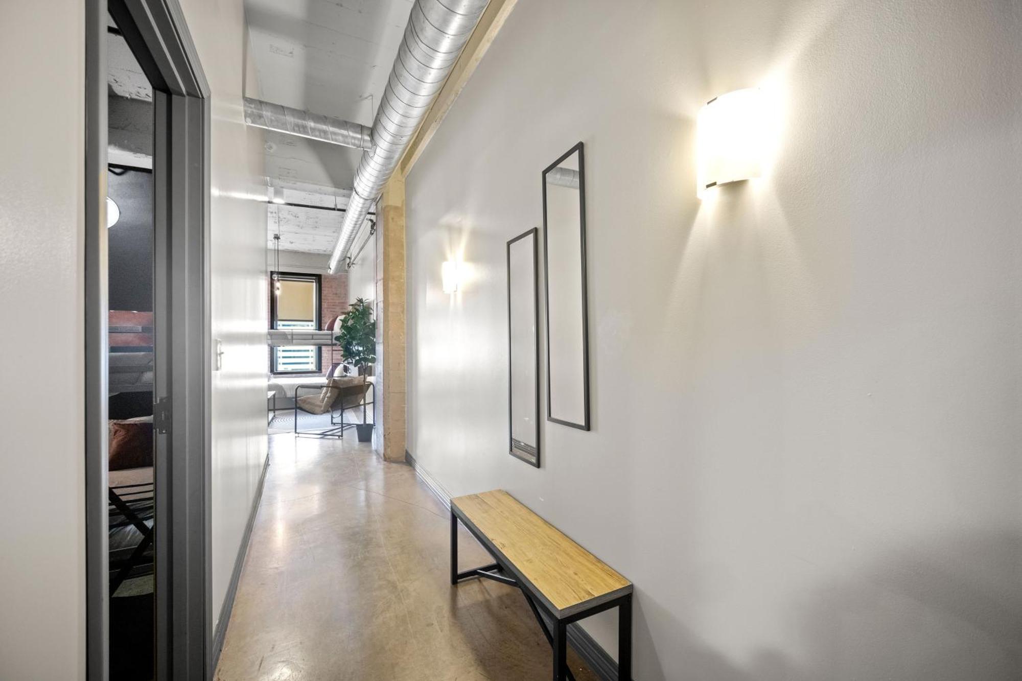 Stunning Downtown With Pool, Laundry, Parking * Dallas