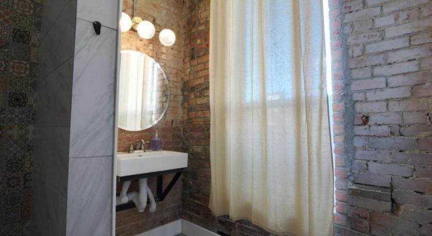Deep Ellum - Adults Only Hostel